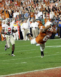 Texas' Cosby dives into the end zone  (Photo/Bucknuts)